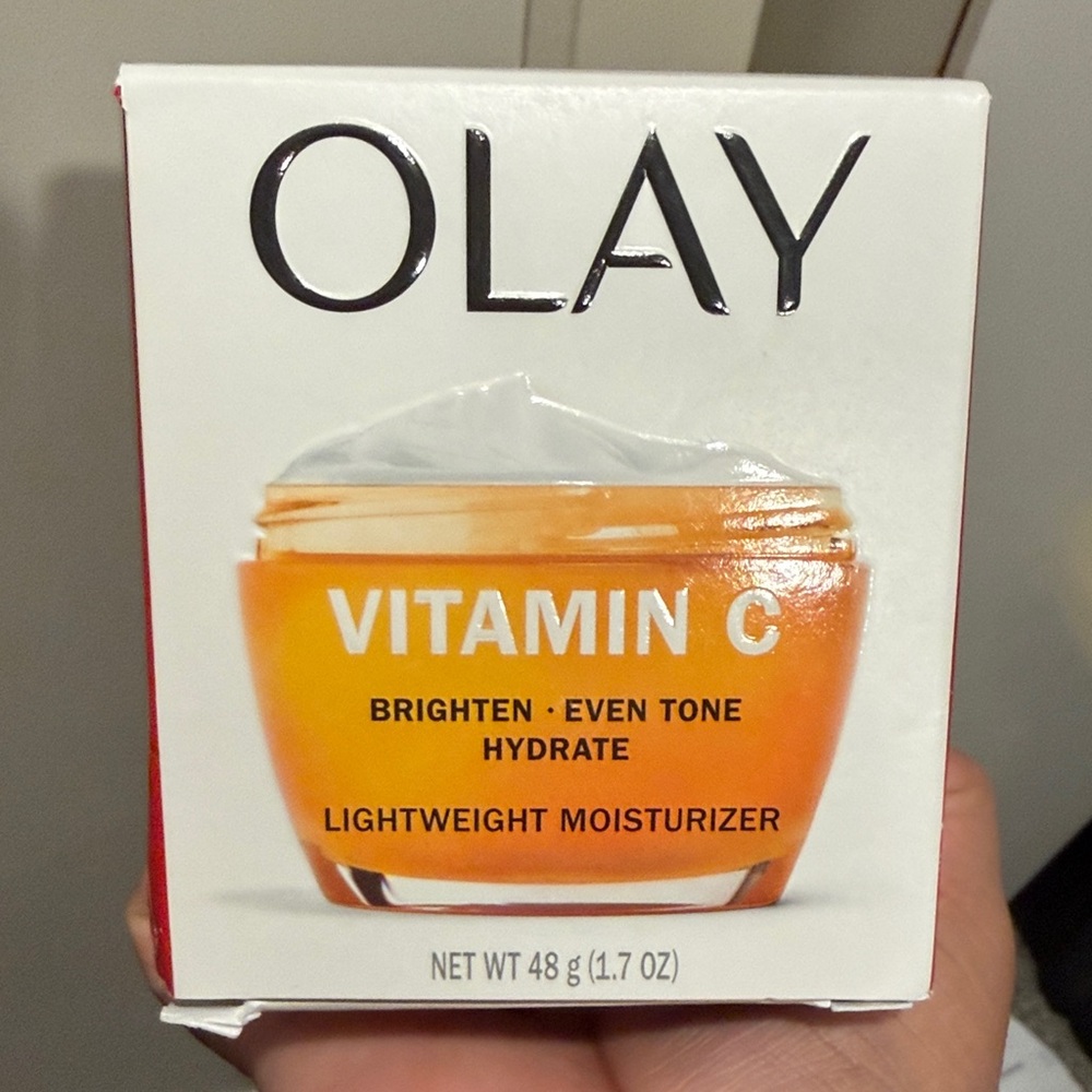 OLAY Vitamin C Moisturizer - Bright Orange